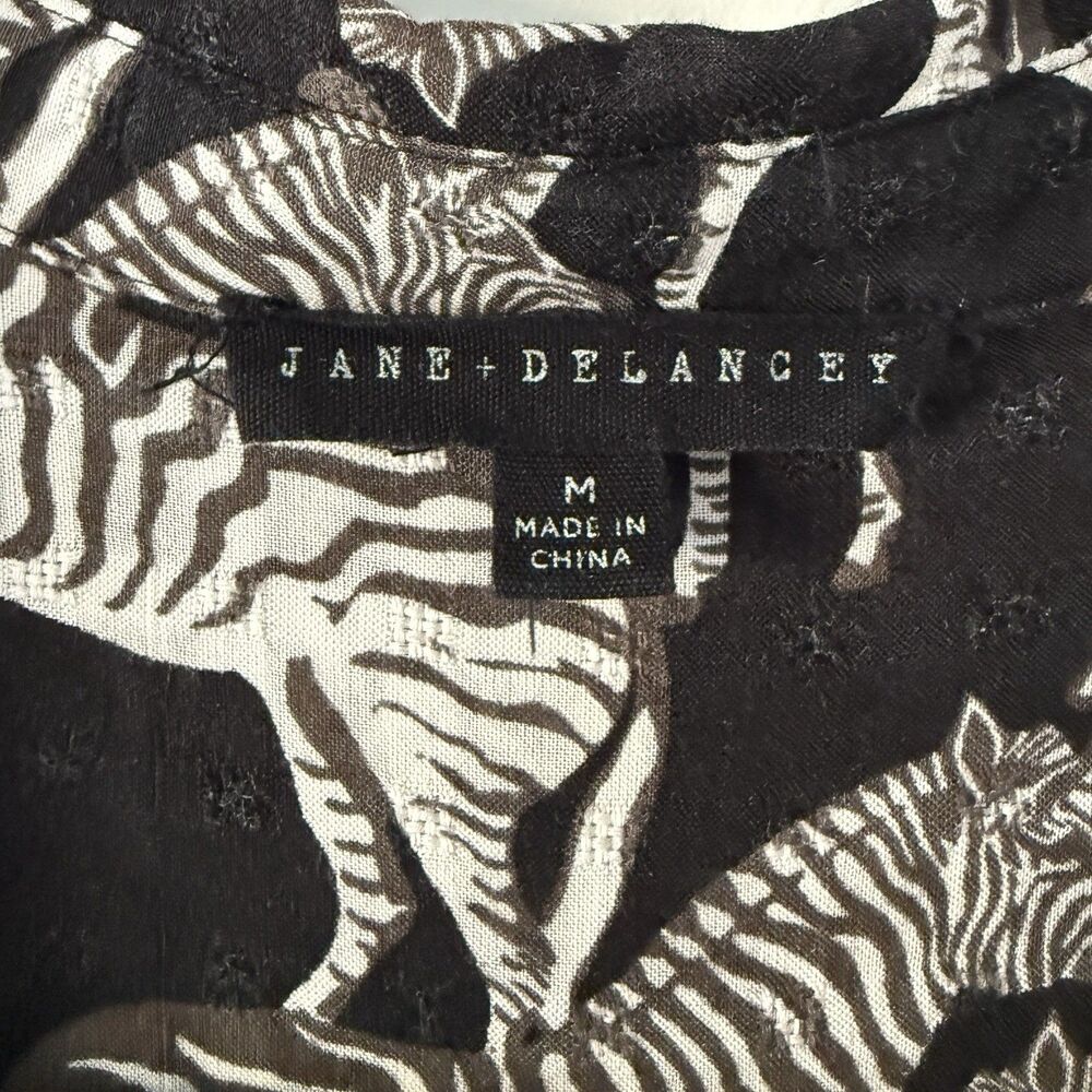 Jane + Delancey Zebra Print Rayon Button Front Blouse Jacquard Weave Sz Medium - Picture 2 of 12